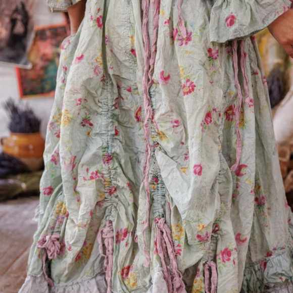 🪻NWT MAGNOLIA PEARL AMADEUS RUFFLE GOWN🪻 - Picture 7 of 10